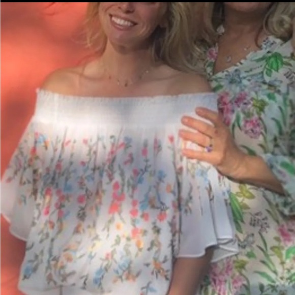 Off the Shoulders Blouse - Picture 4 of 4